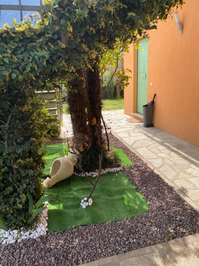 Casa Vacanza Veronica Con Giardino Verbania Exterior photo